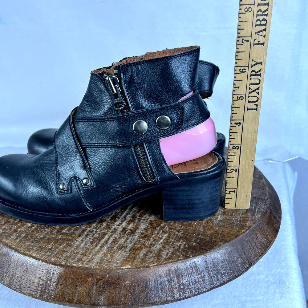 SixtySeven Booties Womens 8 Daisy Floater Ankle Black Leather Side Zipper - Picture 9 of 12